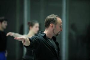 Johan Inger imparte un taller de repertorio coreográfico para alumnos del CAD