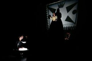 CIFUENTES PRESENTA LA III MUESTRA DE CREACIÓN ESCÉNICA SURGE MADRIDLa presidenta de la Comunidad de Madrid Cristina Cifuentes presenta la III Muestra de creación escénica Surge Madrid 2016, que tendrá lugar en la sala madrileña Teatro del Arte. Se presentará la muestra que tendrá lugar del 4 al 29 de mayo en las salas madrileñas “alternativas” y acoge 3 laboratorios de creación escénica con artistas reconocidos, 41 estrenos absolutos de compañías madrileñas y actividades transversales. La muestra promueve la creación emergente y potencia la investigación de nuevas tendencias escénicas. Es una plataforma que visualiza esta realidad cultural, tanto creativa como empresarial. Foto: D.Sinova / Comunidad de Madrid