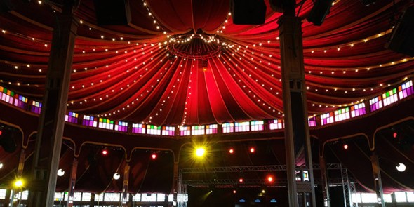 el-interior-de-la-spiegeltent-de-principe-pio-19580